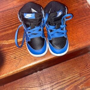 8c Nike toddler boy sneakers in excellent condition